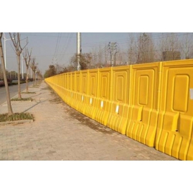 昆明市公路高栏水马厂家_道路围栏水马_厂家_价格